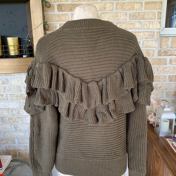 DRA Los Angeles olive green ruffle sweater size S NWOT! - Picture 3 of 4